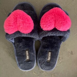 Women’s Size 8 Kenzie Navy Slippers with Pink Heart 🩷